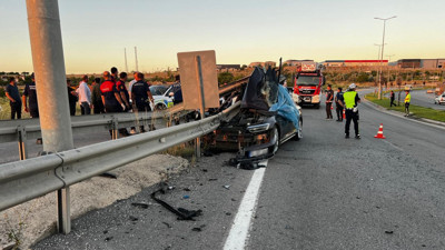 Düğün konvoyunda acı son: Bariyere çarpan otomobilde 1 kişi hayatını kaybetti