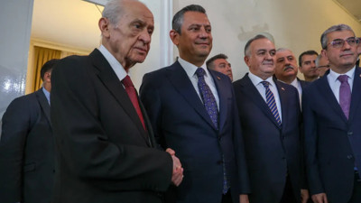 Bahçeli, Yeni Parti kurucusu Özgür Özel'i tebrik etti