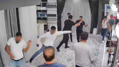 Esenyurt'ta dehşet anları! Bıçaklarla ve sopalarla iş yerini bastılar