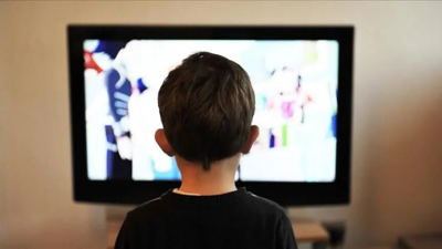 Uzun süre televizyon izlemek beyin hacmini küçültüyor