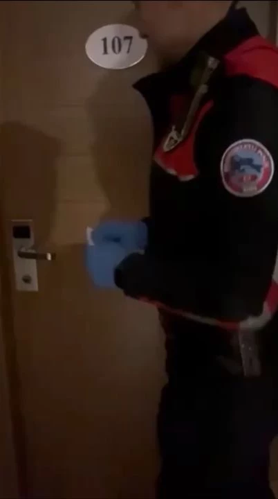 İstanbul'da otel odasına baskın! Yatak altından cephanelik çıktı - Resim: 4