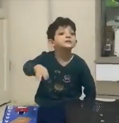 Annesiyle aralarında geçen konuşma kısa sürede gündem olan çocuk, boyundan büyük sözler söyledi - Resim: 3