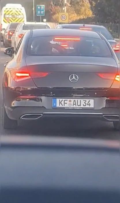 İstanbul'da kabus dolu anlar! Trafikte eşini dakikalarca darp etti - Resim: 3