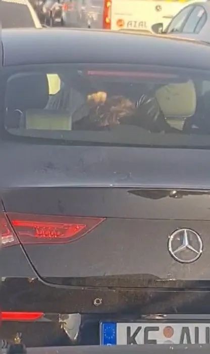 İstanbul'da kabus dolu anlar! Trafikte eşini dakikalarca darp etti - Resim: 4