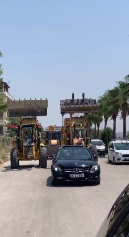 Operatör damat, gelin almaya kepçenin kovasında davulcularla gitti - Resim: 4