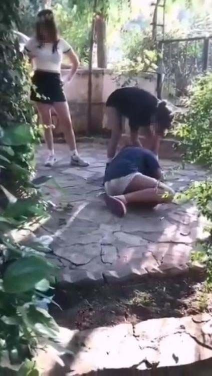 Marmaris'te kız kavgası! 6 kız, ikisini araya alıp evire çevire dövdü - Resim: 3