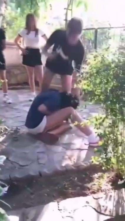 Marmaris'te kız kavgası! 6 kız, ikisini araya alıp evire çevire dövdü - Resim: 5