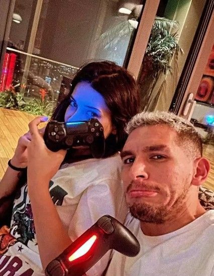 Galatasaraylı yıldız futbolcu Lucas Torreira aşka geldi! Oyuncu Devrim Özkan'la ev hallerini paylaştı! Torreira'nın notu parmak ısırttı - Resim: 6