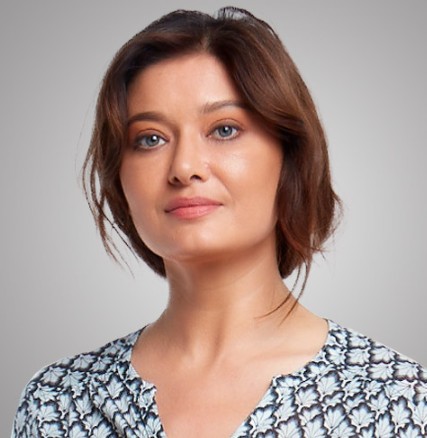 Nurgül Yeşilçay derin yırtmaçlı kıyafetiyle kamera karşısına geçti! Güzelliğiyle herkesi hayran bıraktı - Resim: 2