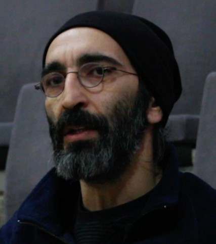 Sette sürpriz aşk! Fırat Tanış kiminle aynı evde yaşıyor? Gönlünü yönetmen arkadaşına kaptırdı - Resim: 1