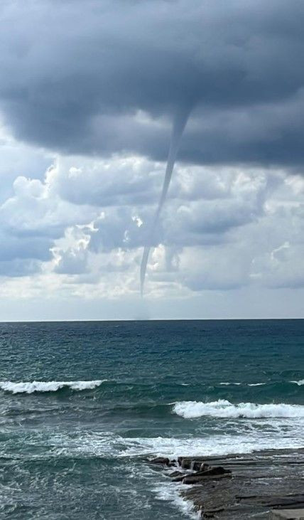Antalya'da hortum felaketini gözler önüne seren anlar! 'Allah'ım sen koru, kesil kesil' - Resim: 11