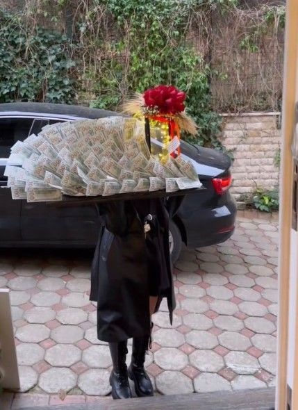 Dilan Polat'ın lüks hayatı gözler önünde! Evini temizlediği için kocası dolarlı çiçek yolladı, takipçileri linç etti: Görgüsüzlük - Resim: 2