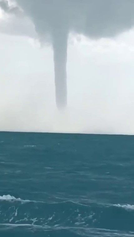 Antalya'da hortum felaketini gözler önüne seren anlar! 'Allah'ım sen koru, kesil kesil' - Resim: 16