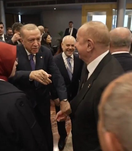 Tiran'da dikkat çeken anlar: Cumhurbaşkanı Erdoğan Aliyev ve Paşinyan'la sohbet etti - Resim : 1