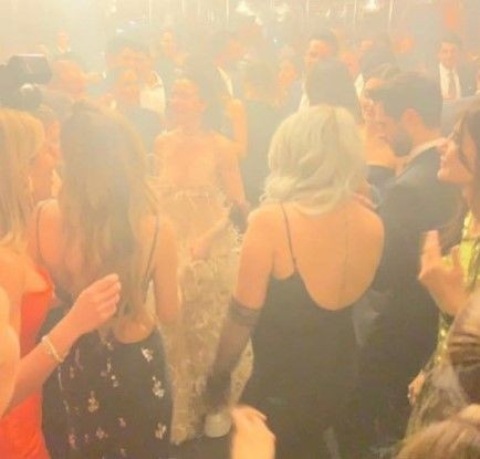 Hakan Sabancı ile aşkları dolu dizgin devam eden Hande Erçel aileye girdi! Müstakbel kaynanası Arzu Sabancı'yla göbek attılar - Resim: 7