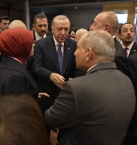 Tiran'da dikkat çeken anlar: Cumhurbaşkanı Erdoğan Aliyev ve Paşinyan'la sohbet etti - Resim : 2