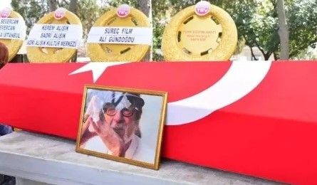 Şener Şen deliye döndü! Şen usta sanatçı Kayhan Yıldızoğlu'nun cenazesinde fotoğraf çektirmek isteyenlere sert çıktı! - Resim: 9