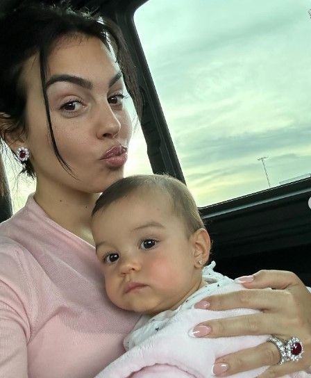 Futbolcu Cristiano Ronaldo'nun sevgilisi Georgina Rodriguez twerk dersi aldığı anları paylaştı - Resim: 8