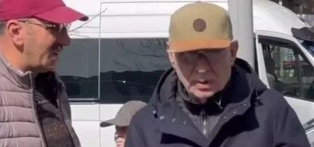 Şener Şen deliye döndü! Şen usta sanatçı Kayhan Yıldızoğlu'nun cenazesinde fotoğraf çektirmek isteyenlere sert çıktı! - Resim: 5