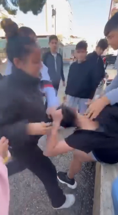 İlkokulda akran zorbalığı! 11 öğrenci bir öğrenciyi yerlerde sürükledi - Resim: 3