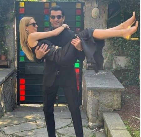 Sinem Kobal'ın annesi kuralları bozdu! Kim Milyoner Olmak İster'in sunucusu Kenan İmirzalıoğlu'nun kızlarına bir bakın! İlk defa Nuray Kobal paylaştı - Resim: 3