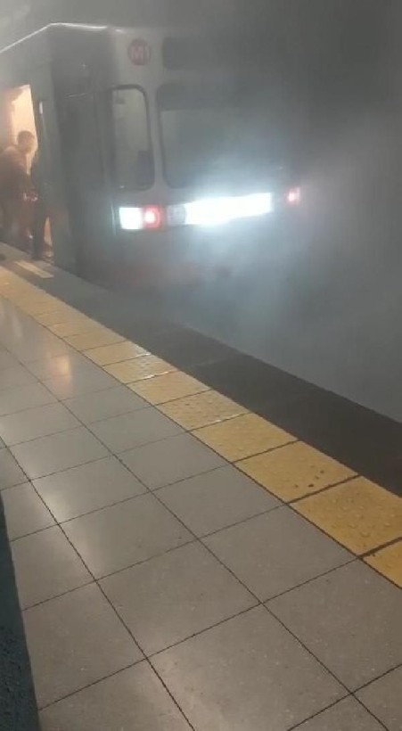 Son dakika! Metroda korku dolu anlar! Anonslar yapıldı, dumanlar yükseldi! Göz gözü görmüyor - Resim: 5