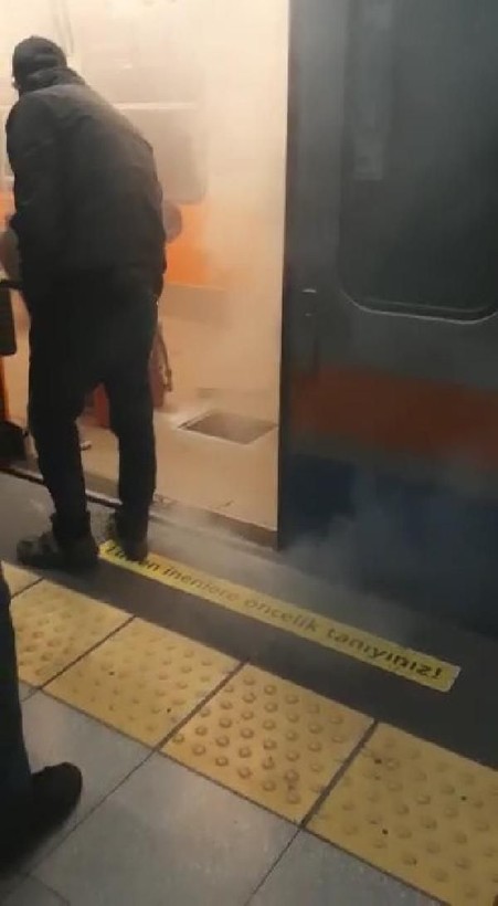 Son dakika! Metroda korku dolu anlar! Anonslar yapıldı, dumanlar yükseldi! Göz gözü görmüyor - Resim: 4