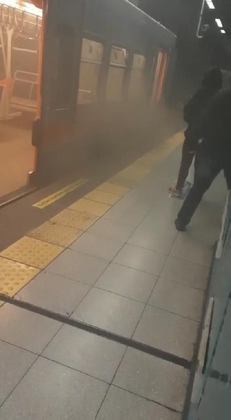 Son dakika! Metroda korku dolu anlar! Anonslar yapıldı, dumanlar yükseldi! Göz gözü görmüyor - Resim: 8