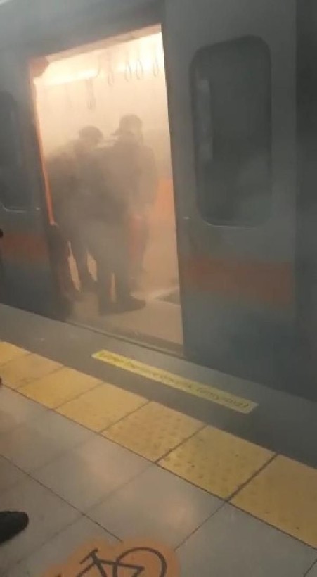 Son dakika! Metroda korku dolu anlar! Anonslar yapıldı, dumanlar yükseldi! Göz gözü görmüyor - Resim: 3