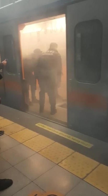 Son dakika! Metroda korku dolu anlar! Anonslar yapıldı, dumanlar yükseldi! Göz gözü görmüyor - Resim: 2