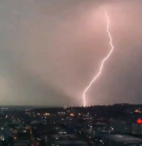 İstanbul'da kavurucu sıcakların ardından sağanak! Göz gözü görmüyor - Resim: 15