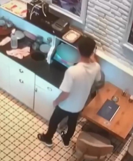 Avcılar’da saniyeler içinde cep telefonu hırsızlığı - Resim : 1