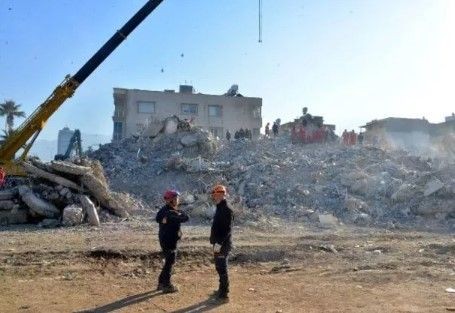 Depremde ailesini kaybeden Merve Börta'nın hikayesi yürek yaktı! Enkaz altında kalan babasının telefonundaki son siparişi boğazları düğümledi... - Resim: 1