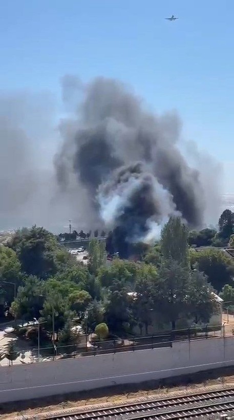 Pendik'te İSKİ tesisinde yangın: Müdahale sürüyor - Resim: 3