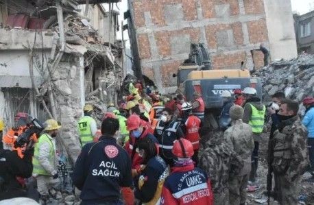 Depremde ailesini kaybeden Merve Börta'nın hikayesi yürek yaktı! Enkaz altında kalan babasının telefonundaki son siparişi boğazları düğümledi... - Resim: 3