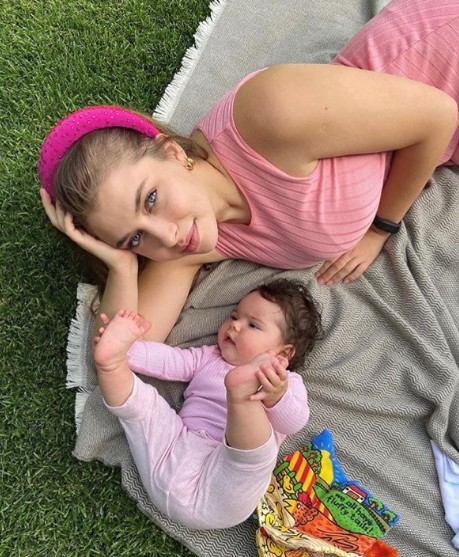 Hande Erçel'in ablası Gamze Erçel, kızı Mavi'nin sağlık durumu hakkında bilgi verdi! Mavi'nin sağlık durumu nasıl? - Resim: 7