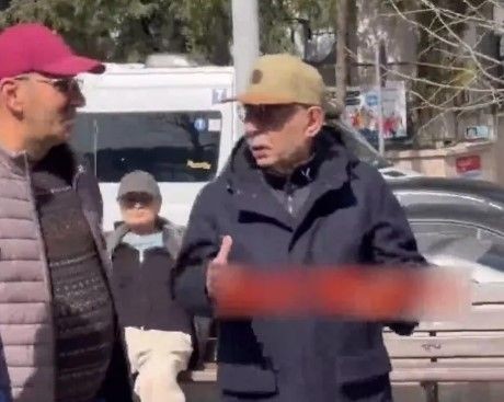 Şener Şen deliye döndü! Şen usta sanatçı Kayhan Yıldızoğlu'nun cenazesinde fotoğraf çektirmek isteyenlere sert çıktı! - Resim: 7