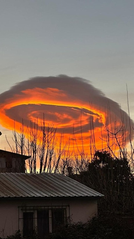 Bursa'da merceksi bulut görüldü! Dünyada gündem oldu: UFO'ya benziyor - Resim: 12