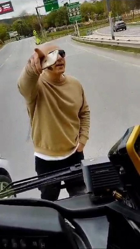 Üsküdar'da tansiyonlar yükseldi! Gözü dönen adam otobüsün önünü kesti, sebebi 'pes' dedirtti! - Resim: 7