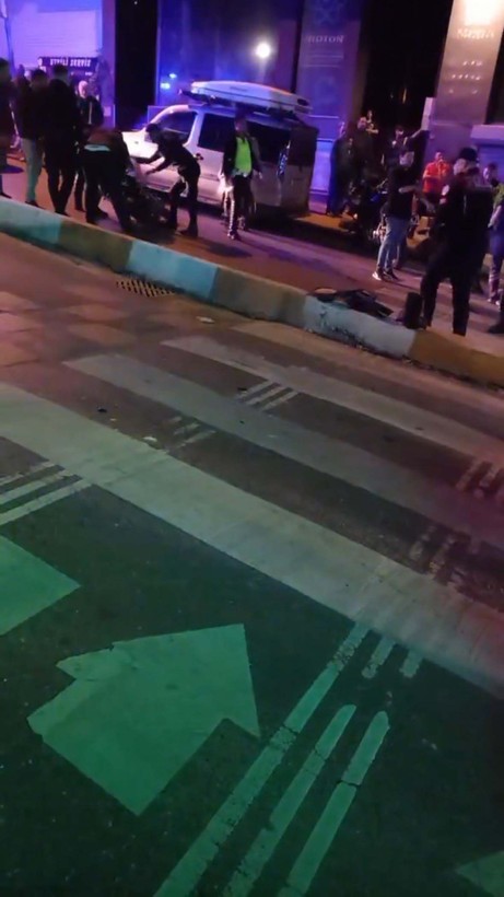 Kağıthane'de olaylı gece! Yunus polisi kovaladığı şüphelinin motosikletine sonra da direğe çarptı - Resim: 3