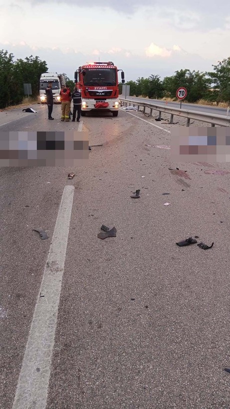 Susurluk'ta korkunç kaza! 4 kişi can verdi: Cansız bedenler etrafa savruldu - Resim: 7