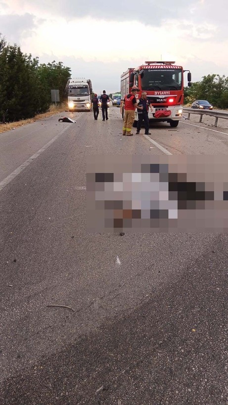 Susurluk'ta korkunç kaza! 4 kişi can verdi: Cansız bedenler etrafa savruldu - Resim: 5