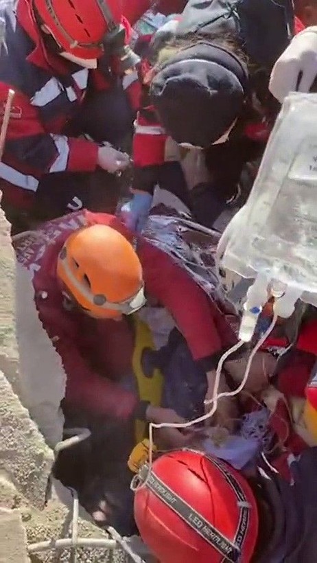 222 saat sonra enkazdan çıkarılan Melike İmamoğlu'nun ilk sorusuna kimse yanıt veremedi - Resim: 6
