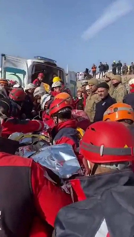 222 saat sonra enkazdan çıkarılan Melike İmamoğlu'nun ilk sorusuna kimse yanıt veremedi - Resim: 7