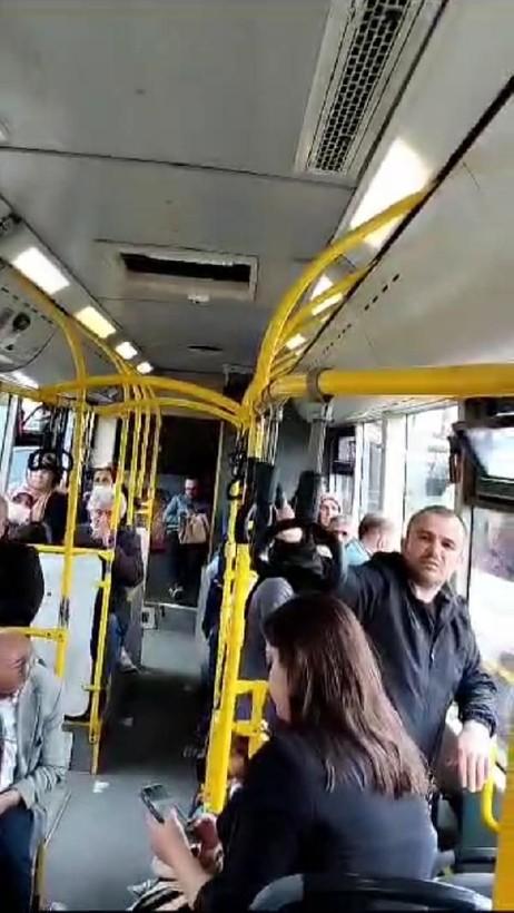 Üsküdar'da tansiyonlar yükseldi! Gözü dönen adam otobüsün önünü kesti, sebebi 'pes' dedirtti! - Resim: 8
