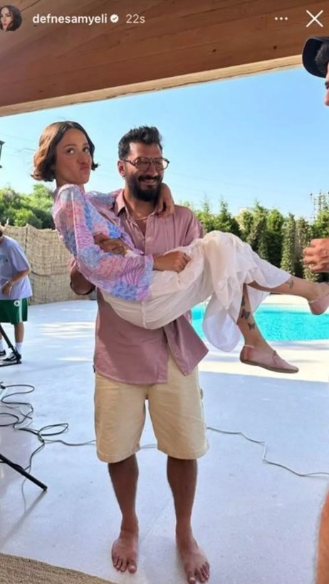 Defne Samyeli sevgilisi Çağrı Telkıvıran'ın Zeynep Bastık'ı kucağına aldığı anları paylaştı! Bu görüntüler sosyal medyada çok konuşuldu - Resim: 10