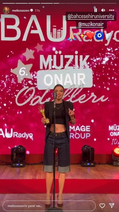 Melis Sezen'den çok konuşulan kombin! Kısa pantolon üzerine ceket giydi - Resim: 3