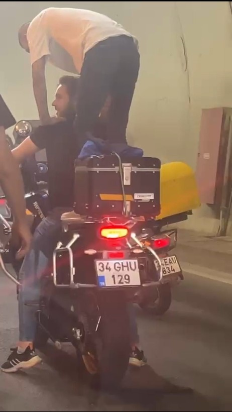 Beykoz'da asker eğlencesi için tüneli trafiğe kapatıp diğer vatandaşları mağdur eden 7 kişi yakalandı - Resim: 3