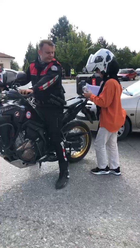 YKS maratonunda gergin anlar: Öğrenciler sınava yetişmeye çalıştı - Resim: 1