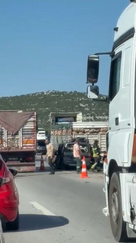 Mersin'de katliam gibi kaza! TIR'a arkadan çarpan araçtaki 5 kişi hayatını kaybetti - Resim : 2